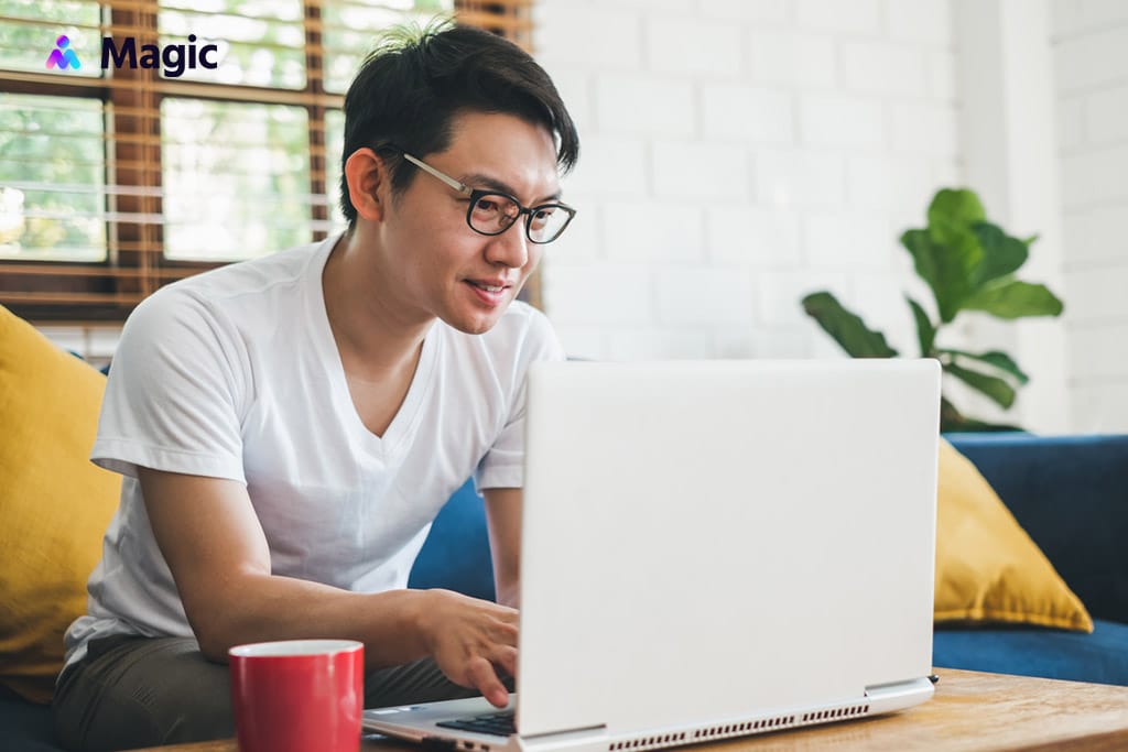 Virtual assistant working on a task